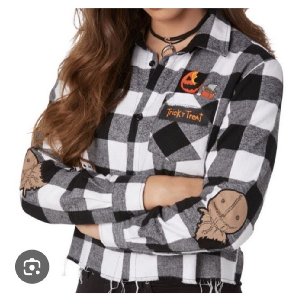 Trick or Treat Sam Crop Shirt‎ 1X Spirit Halloween Plaid Distressed Patch
